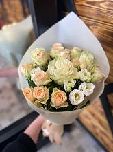 Букет цветов из:  Розы и Лизиантусы в Кулунде