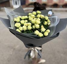 Букет Белые кустовые розы Солинеро в Кулунде