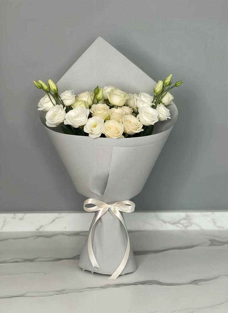 Букет цветов из: Розы и Лизиантусы в Кулунде