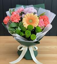 Букет цветов из:  Гвоздики, Розы, Герберы и Хризантемы в Кулунде