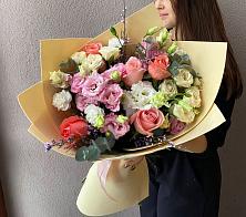 Букет цветов из:  Розы, Лизиантусы и Гвоздики в Кулунде
