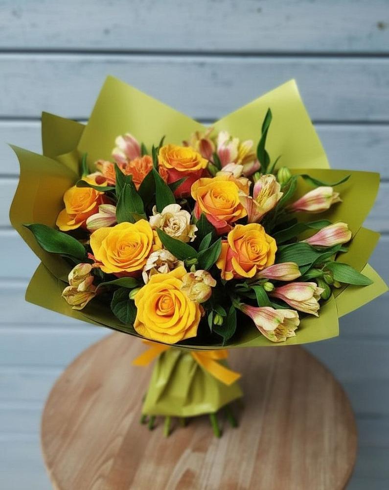 Букет цветов из: Альстромерии и Розы в Кулунде