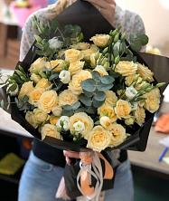 Букет птица счастья в Кулунде Букет цветов из: Розы и Лизиантусы в Кулунде