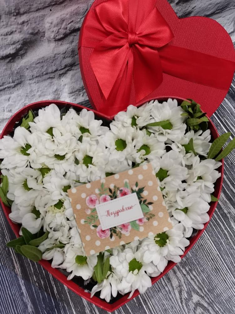 Цветочная композиция из Хризантемы в виде сердца в Кулунде