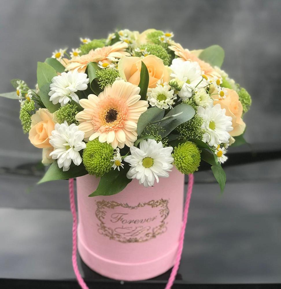 Цветочная композиция из Розы, Герберы и Хризантемы в шляпной коробке в Кулунде